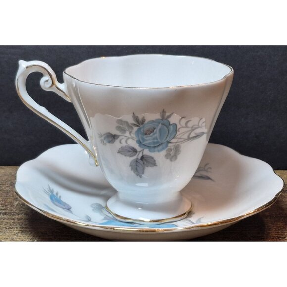 Royal Standard Fine Bone China Blue Rose Footed Teacup & Saucer Set England 2121 - Picture 2 of 8